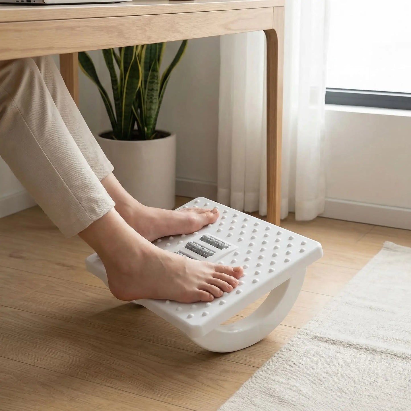 repose pied bureau blanc vue dessus - Mon Univers Tecno