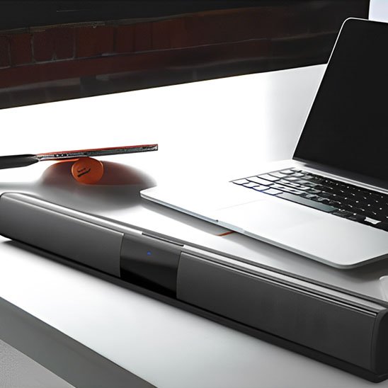 Barre de son PC grise sur bureau avec portable - Mon Univers Tecno