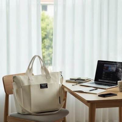 Sac ordinateur femme blanc toile épaisse sur chaise