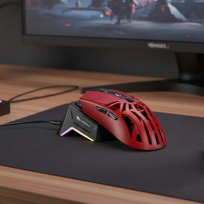 Souris bluetooth rouge sur chargeur sur bureau- Mon Univers Tecno