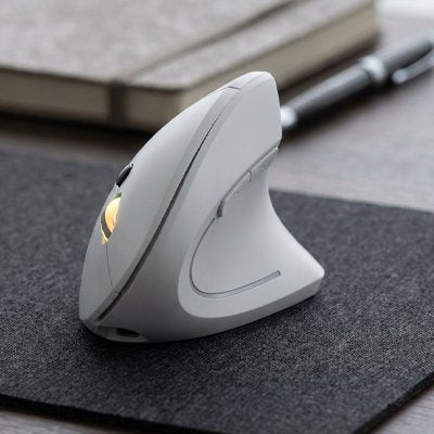 Souris verticale ergonomique blanche sans fil sur bureau - Mon Univers Tecno