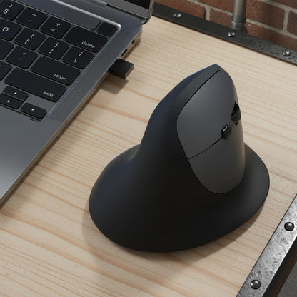 Souris ergonomique en présentationsu bureau 