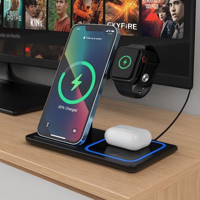 Station de charge sur bureau en gros plan - Mon univers Tecno